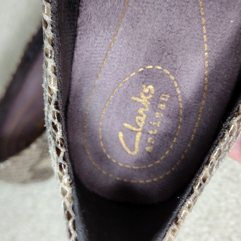 Clarks Women's Gray And Tan Python Print Leather … - image 4